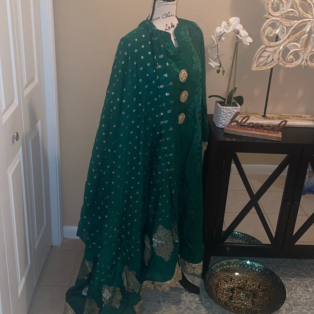 Self embroidered shirt. Straight cut. With touch of gold